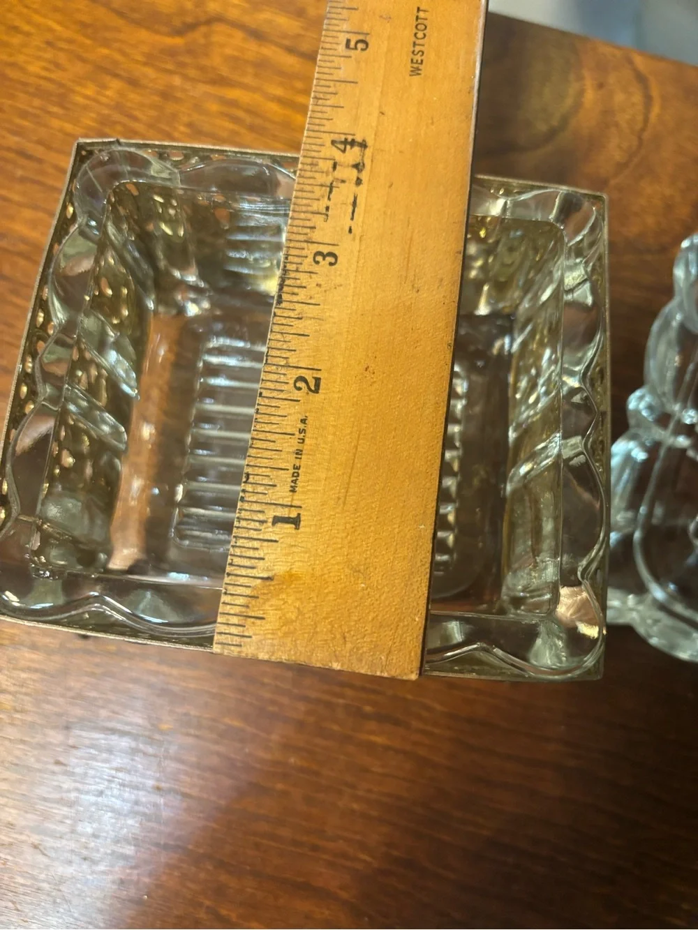 VINTAGE HOLLYWOOD REGENCY GLASS & GOLD FILIGREE FOOTED JEWELRY/TRINKET BOX